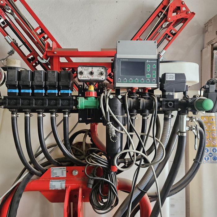 Vând masina erbicidat Agromehanika 1000 EN NOU!!!