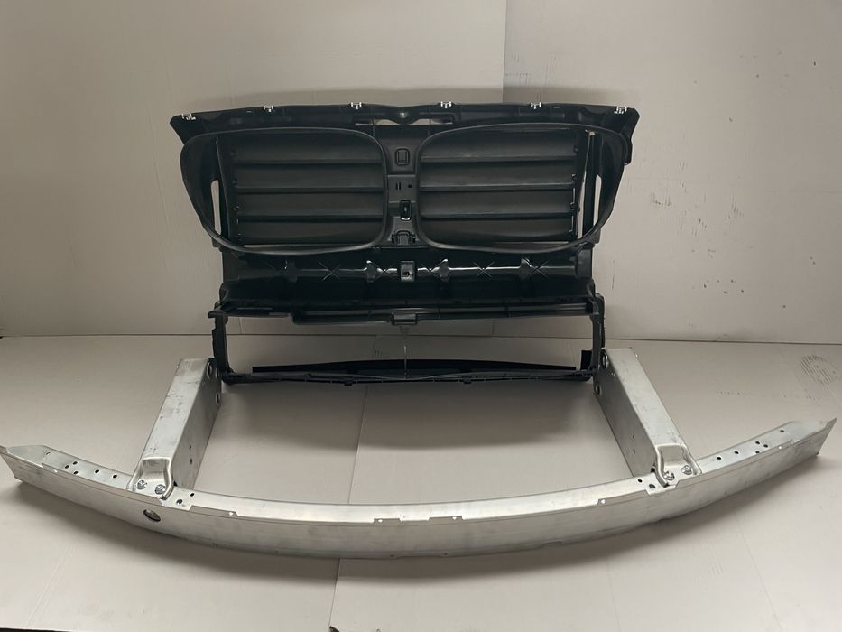 Trager tragar BMW seria 7 F01 F02 F04 deflector bara intaritura