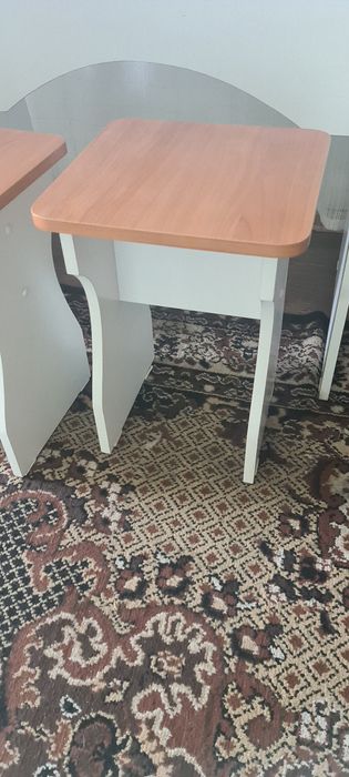 Стол с табуретами