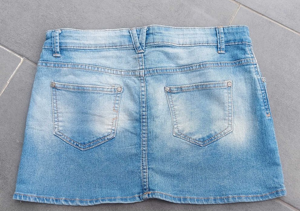 Fusta mini blugi, marimea M, nepurtata, pret 25 lei