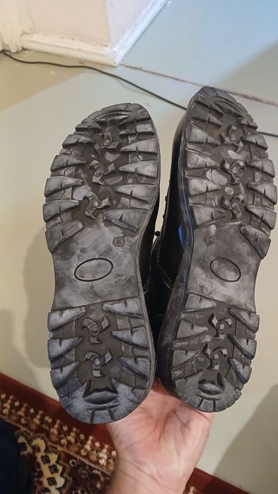 Пррдаются зимние Ботинки военные