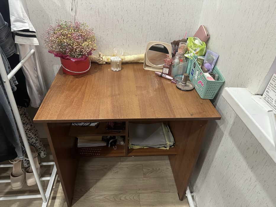 Продам кровать вместе со столом