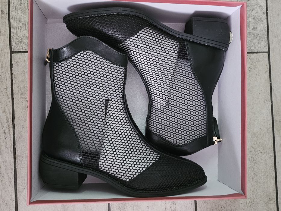 Ghete de vara din piele