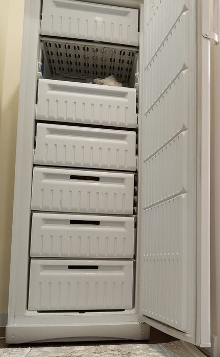 Продам морозильник