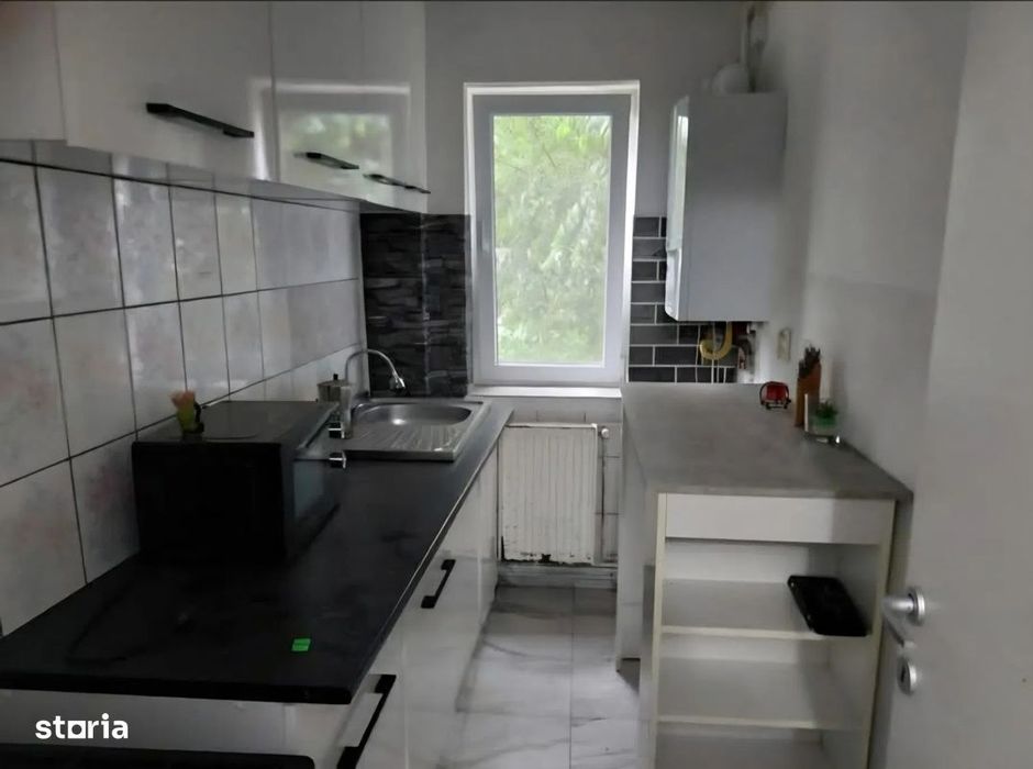 cv 166 V.Babes  Apartament cu 3 camere, balcon