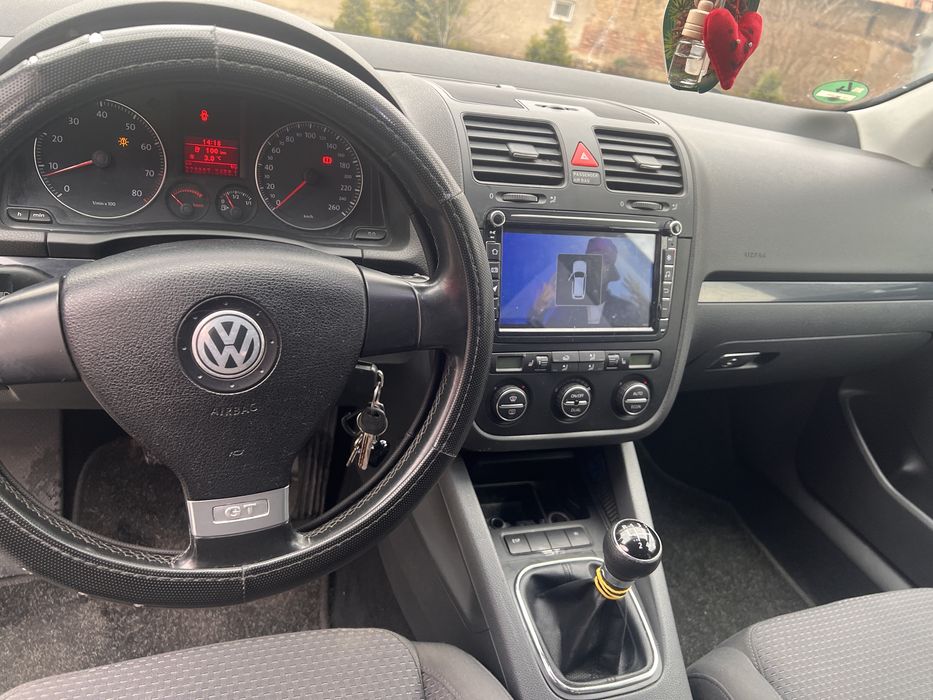 Vanad sau schimb mai multe detali