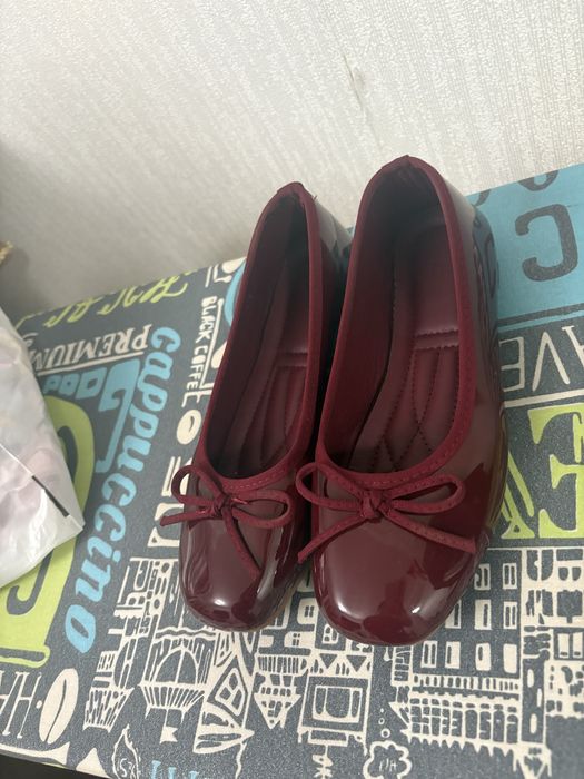 Продам балетки цвета марсала