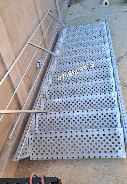 Scări metalice zincate 90x27
