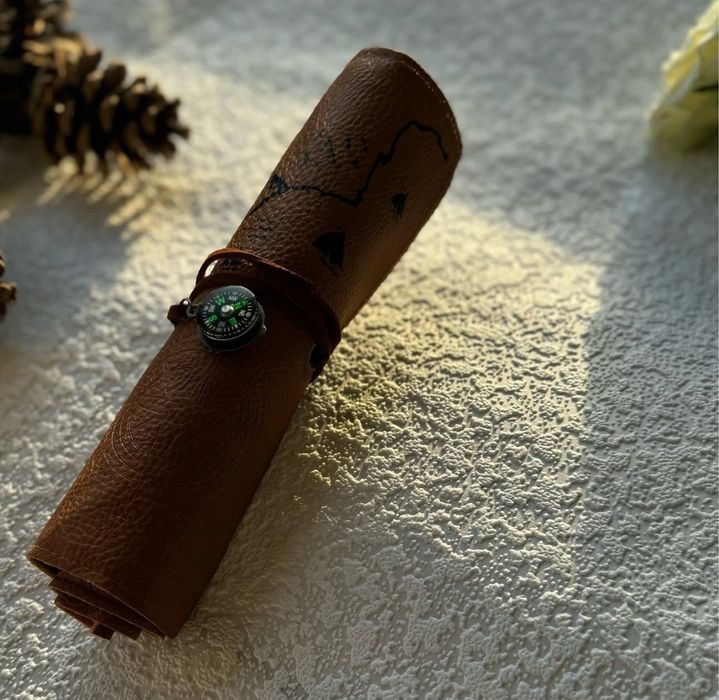 Кожаный пенал для кисточек или цветных карандашей