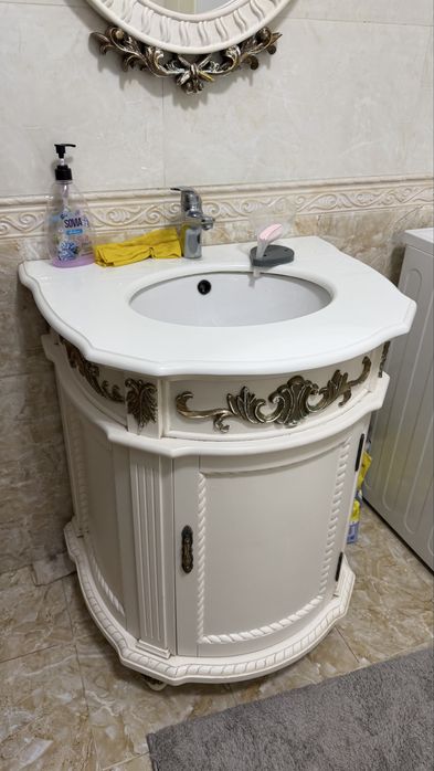 Раковина с зеркалом