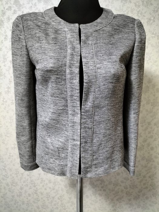 Жакет серого цвета продается