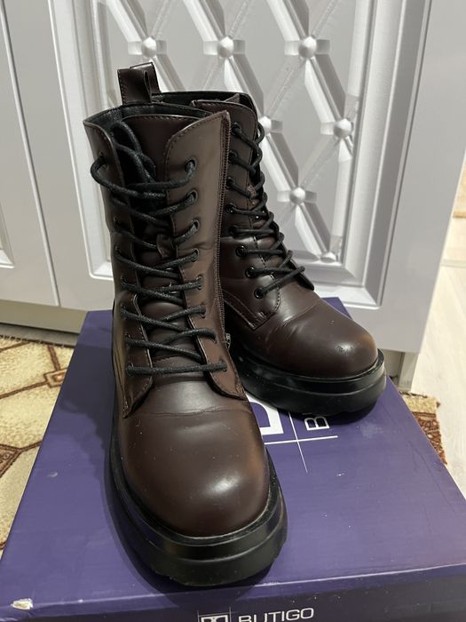 Женские сапоги. Осень и зима. Цвет коричневый, удобный.