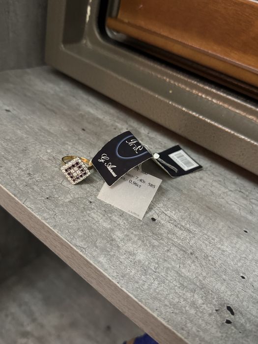 Кольцо с бриллиантами