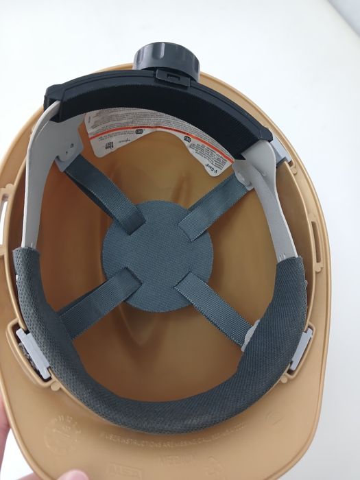 Продам каску HSE TCO