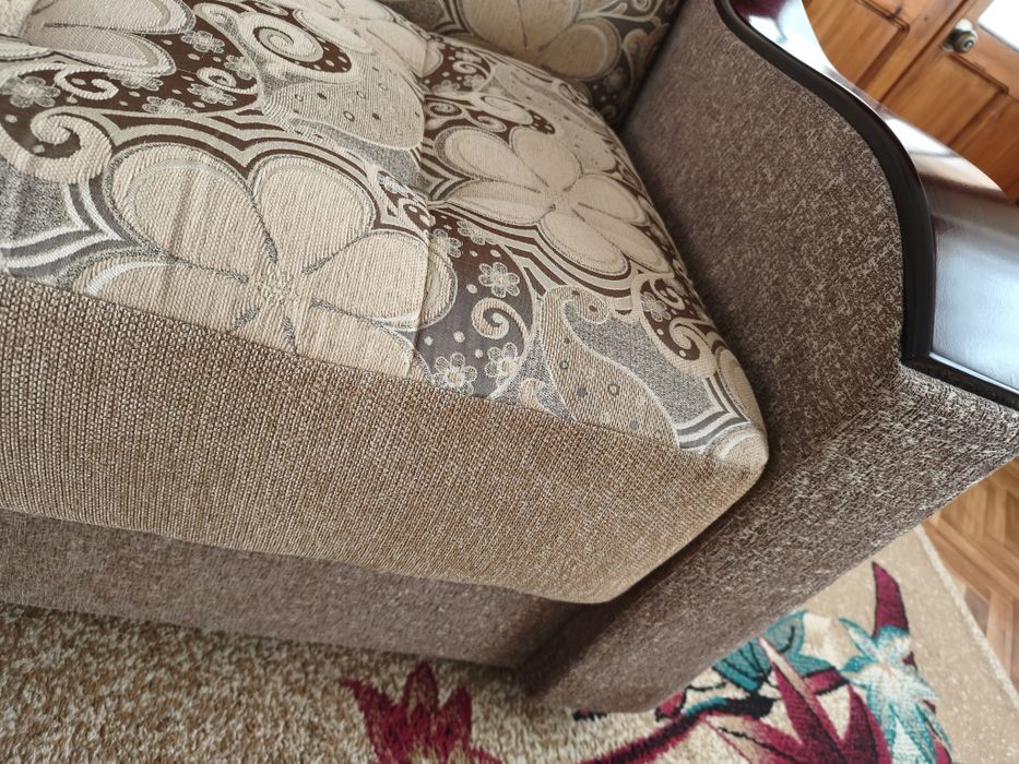 Диван-кровать и два кресла в отличном состоянии