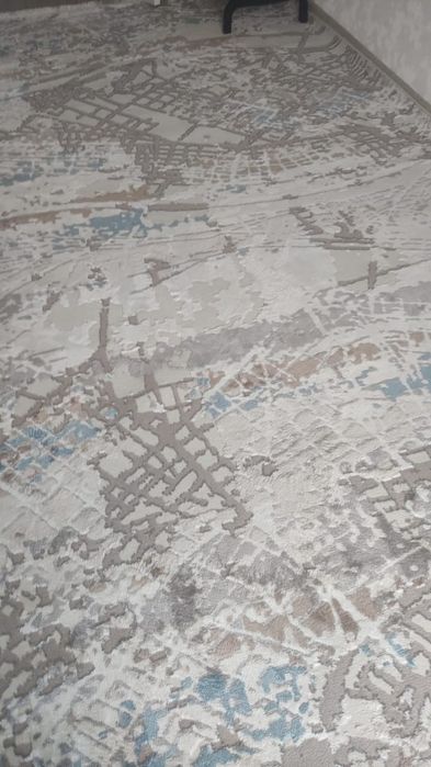 Красивый светлый ковер