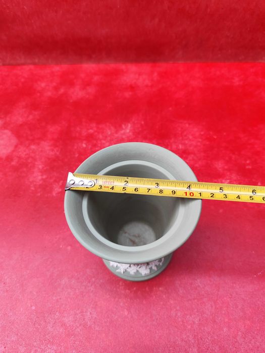 vaza din portelan wedgwood