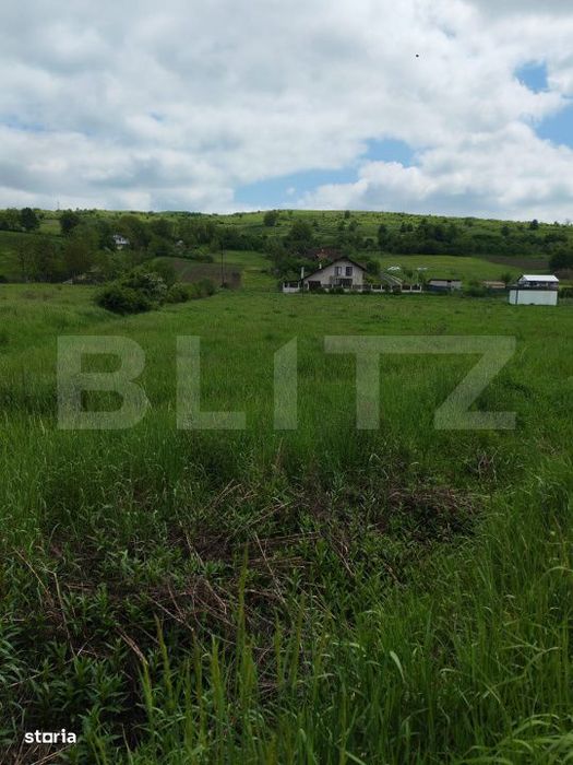 Teren intravilan de vanzare, front 42 m – 33,5 ari, zona Zavoaie