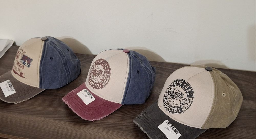 Шапки с козирка всесезонни