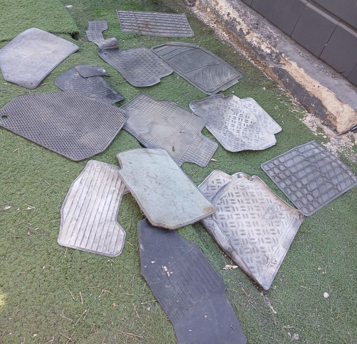 Разные коврики полики в авто 5000