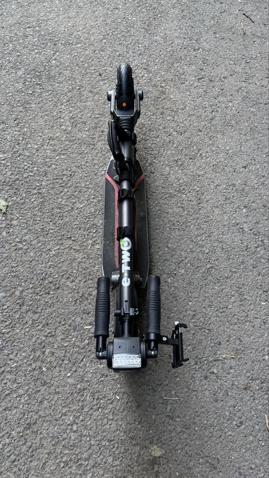 Trotineta electrica E-TWOW MASTER, viteza 25km/h, autonomie 40km, rulaj 225km, ca noua.