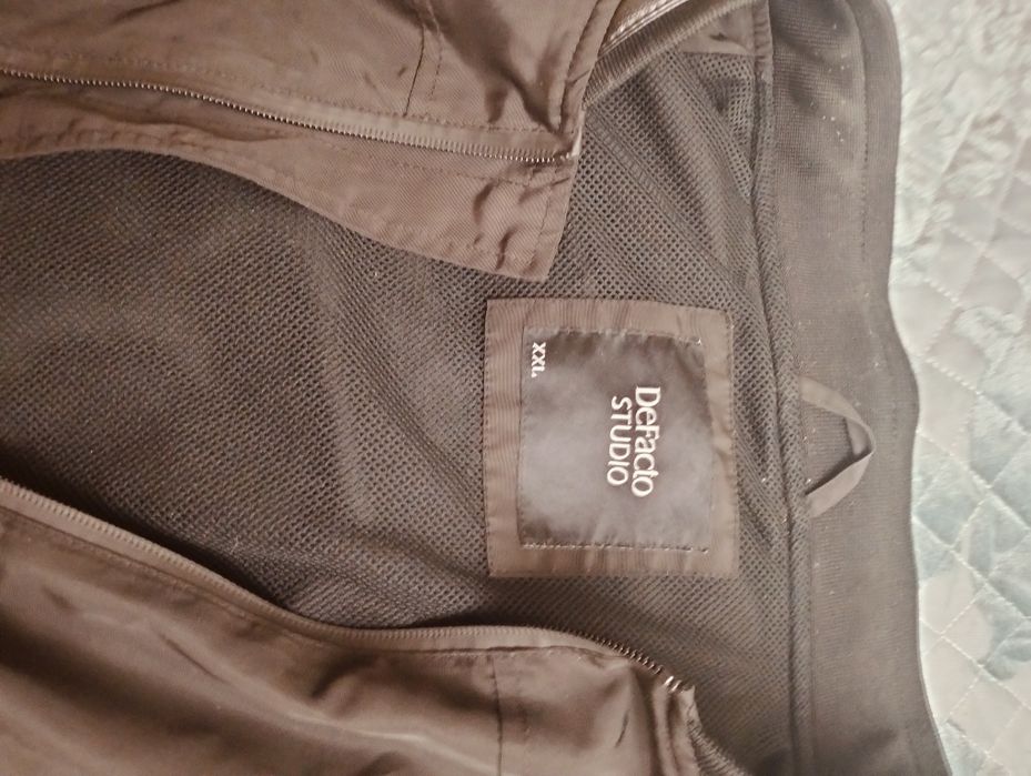 Продам куртку осень весна