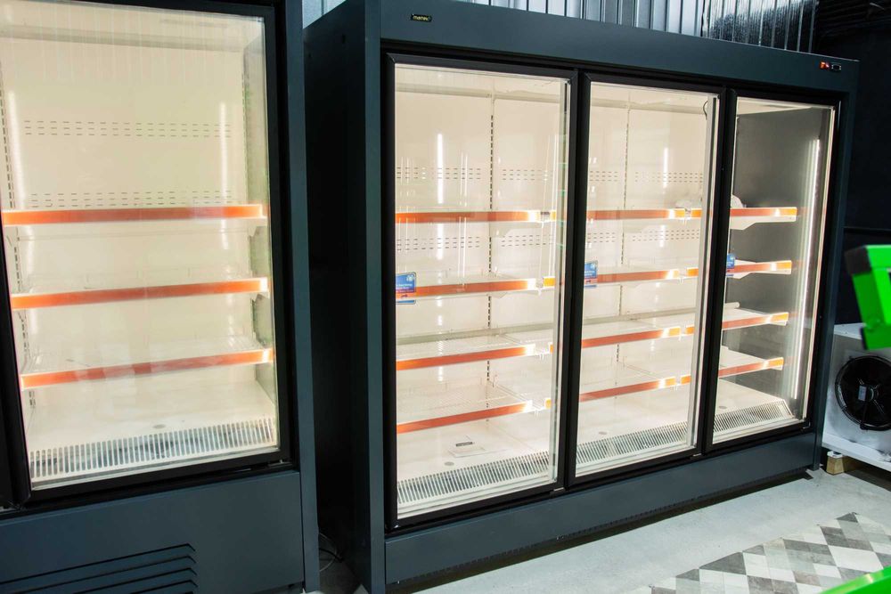 Vitrine frigorifice bauturi mezeluri IASI Showroom