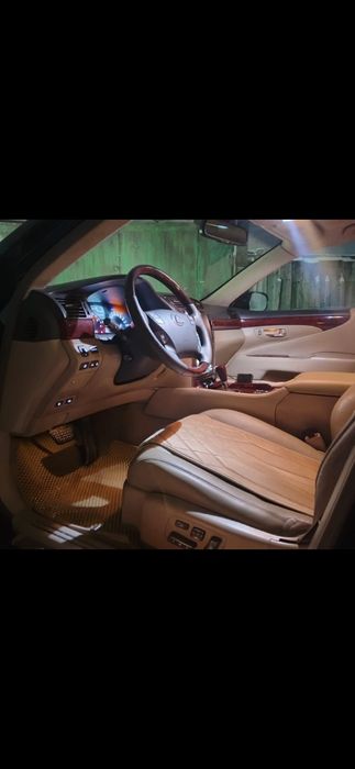 Продам Лексус лс460