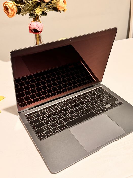 Продам MacBook Air M1 8/256 GB 13’