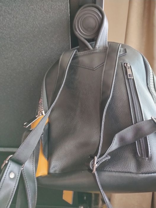 Нова  кожена раница