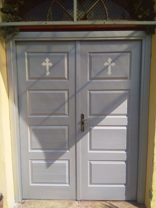 Изработка  на тапетни и интериорни   врати със скрити панти ,  магнитн