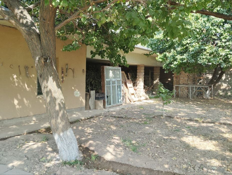 6 sotix yer sotiladi