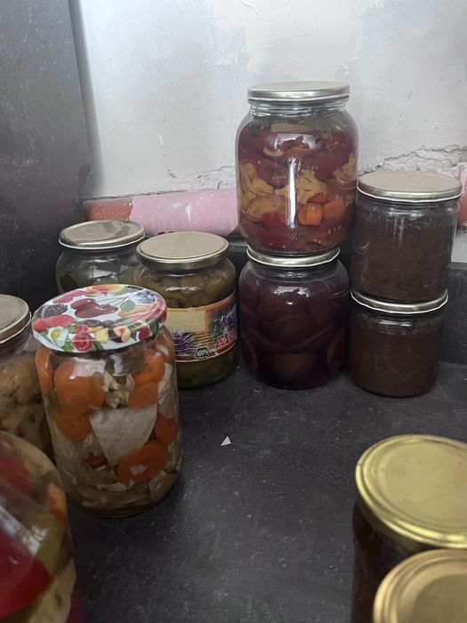 Подарявам буркани със зимнина
