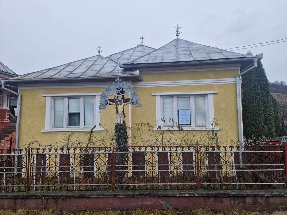 Vând casă la țară!