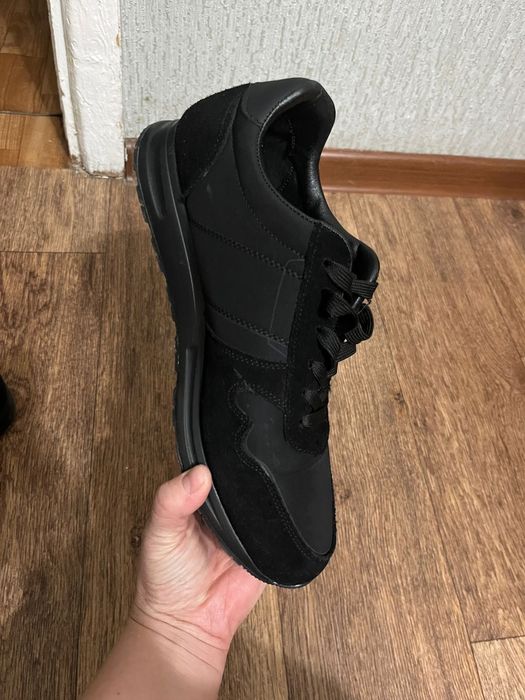 Продам кроссовки