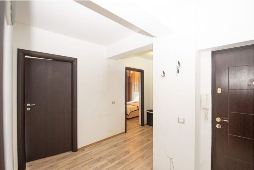 Inchiriez apartament 3 camere Prelungirea Ghencea cu gradina proprie