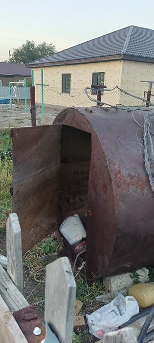 Бочка сатылат 3 тонналык. Жем салуга дайындап койдым есигин салып