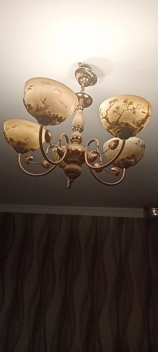 Продам люстру . В хорошем состоянии