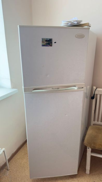 Продам холодильник, морозит отлично