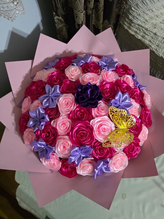 Buchet din flori de satin