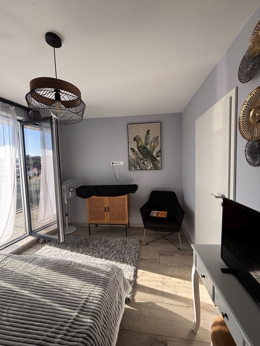 PF inchiriez penthouse , central , 2 parcari