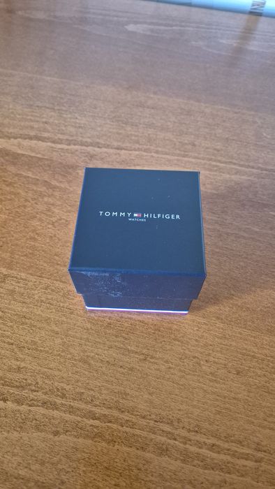 Стилен дамски часовник Tommy Hilfiger