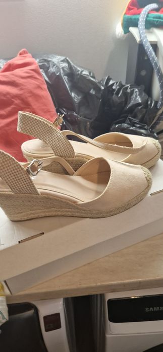 Летни еспадрилки