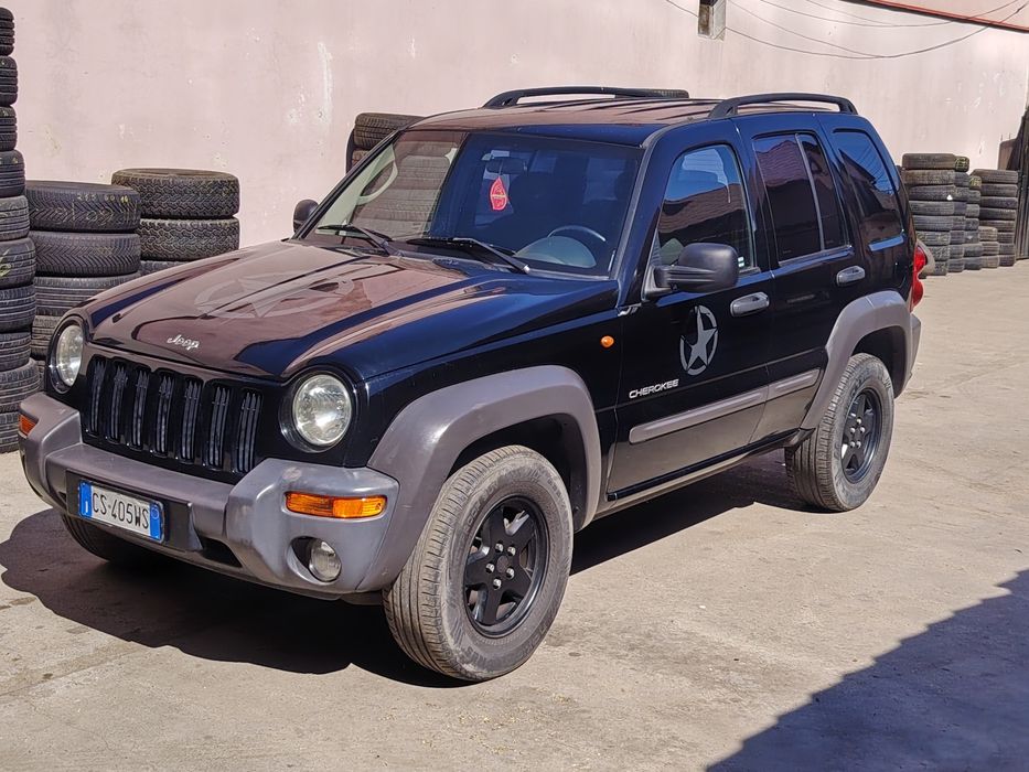 Vând jeep cherokee
