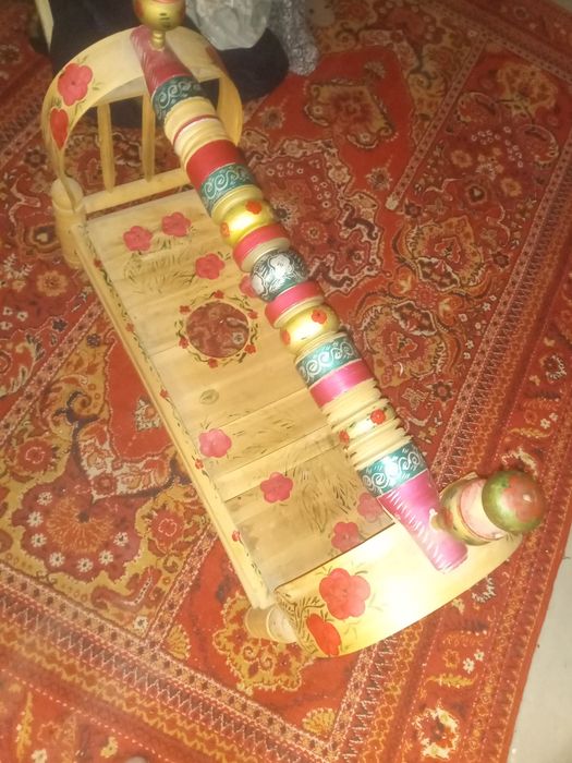 Бешик сотилади..