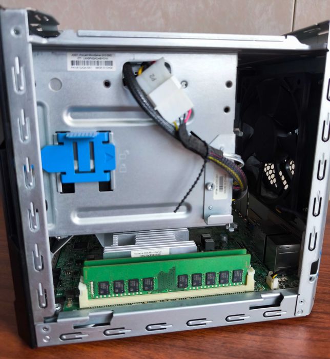 Serverul Hewlett Packard ProLiant Gen10 / 32GB RAM ECC UDIMM / X3421