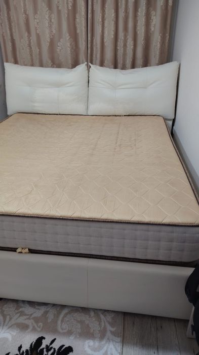 Спальный диван, с подушкой