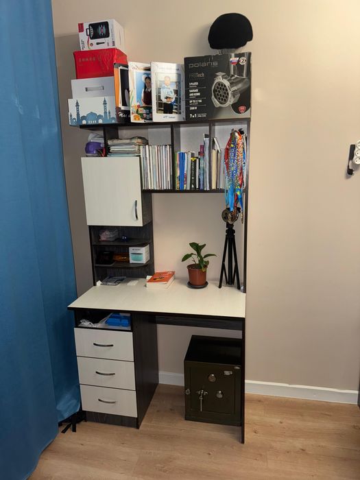 Продается книжный шкаф и камод