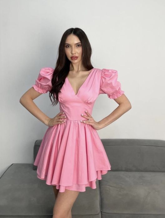 Продам платья каждая по 5000