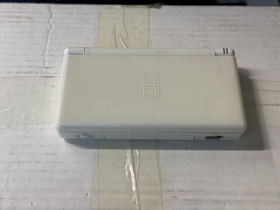 Продам Nintendo DS Light